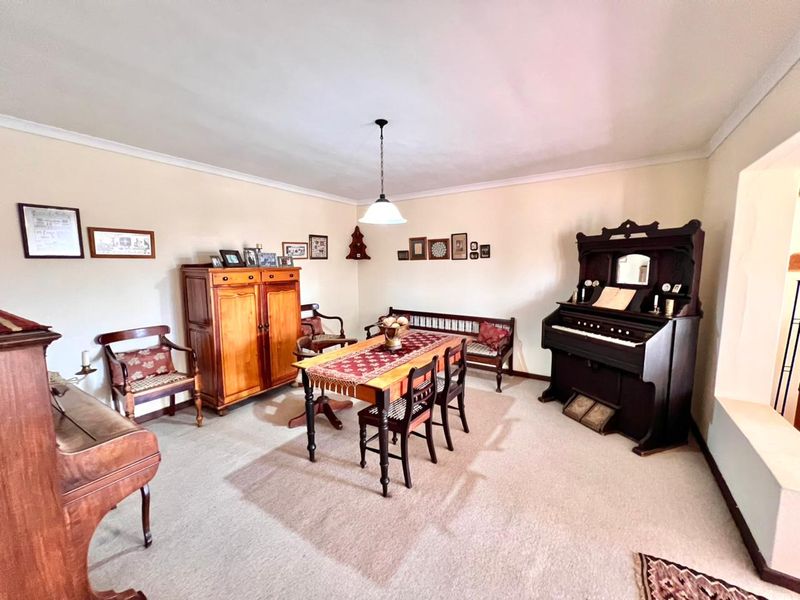 Spacious Family Home with a flatlet - Photo 6