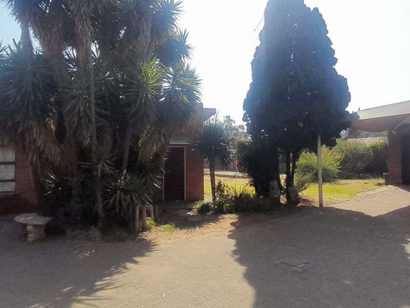 3 Bedroom house with huge potential !!!! - Photo 4