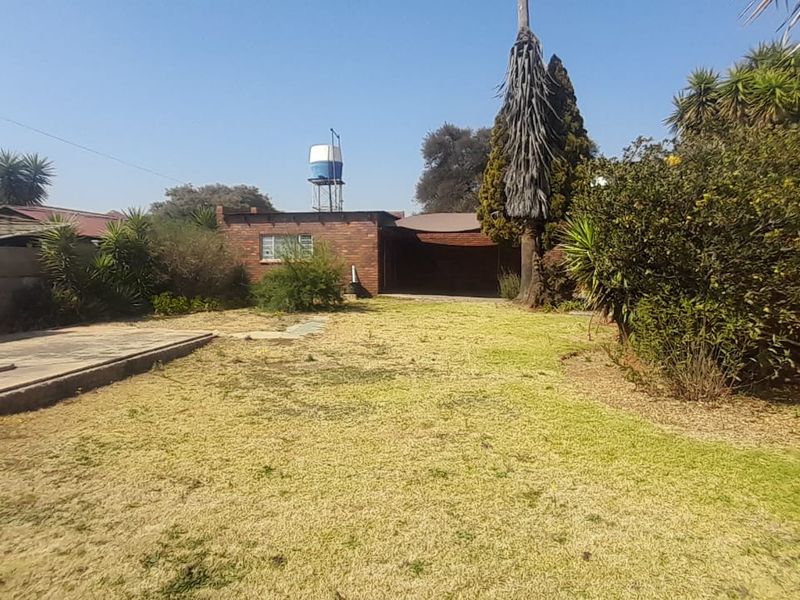 3 Bedroom house with huge potential !!!! - Photo 10