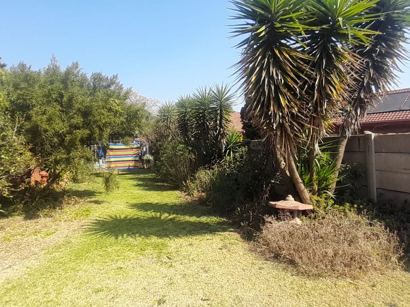 3 Bedroom house with huge potential !!!! - Photo 8