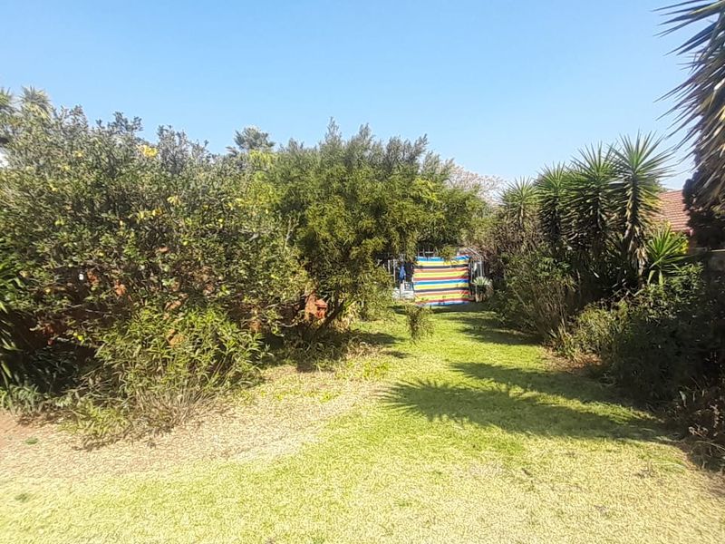 3 Bedroom house with huge potential !!!! - Photo 7