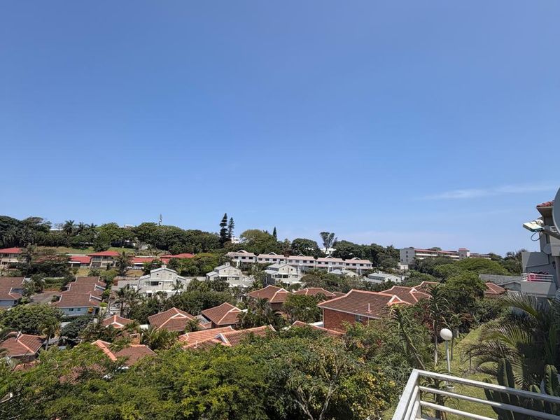 Beautifully Renovated 3-Bedroom Walk-In Apartment with Sea Views - Photo 7