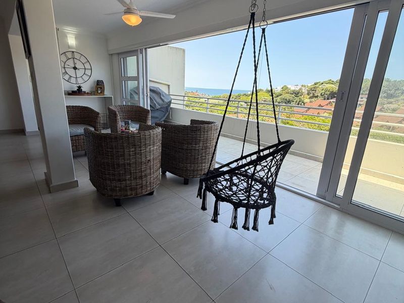Beautifully Renovated 3-Bedroom Walk-In Apartment with Sea Views - Photo 2