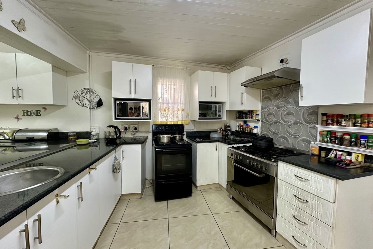 Immaculate 3-Bedroom Family Home with Flatlet for Sale in Arboretum - Photo 2