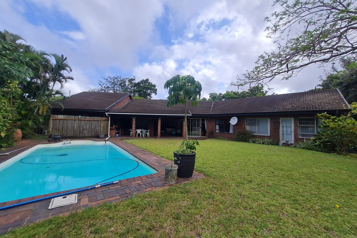 4 bedroom home with 2 flatlets in Meerensee-Bargain buy! - Photo 3