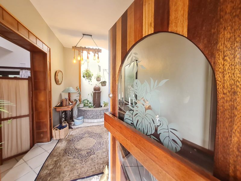 4 bed family home with flalet in Meerensee - Photo 2