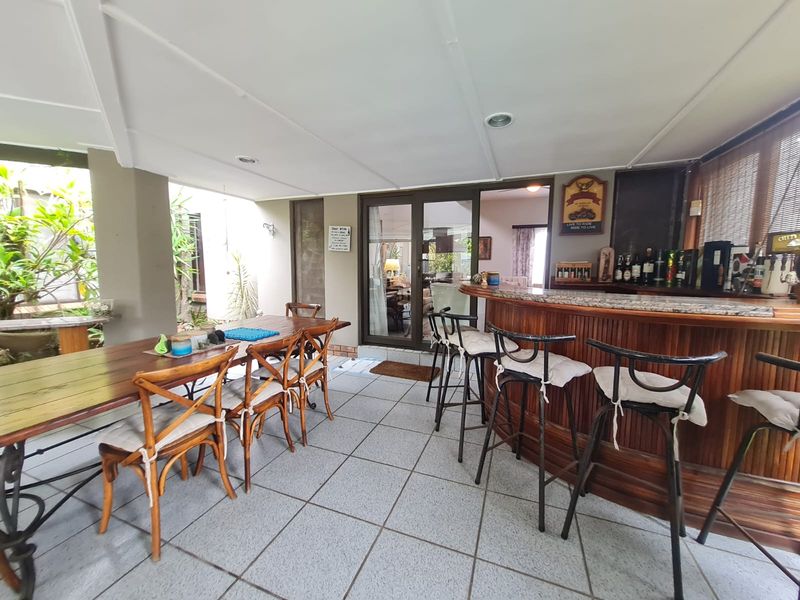 4 bed family home with flalet in Meerensee - Photo 8