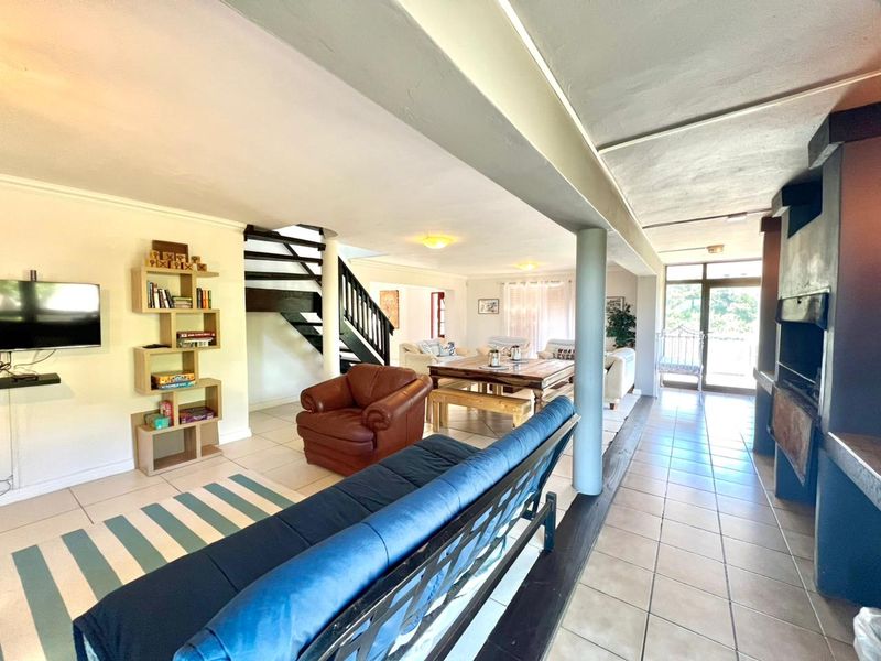 5 Bedroom house with flat in Paradise Beach - Photo 3