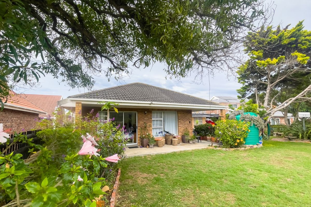 Close to the Beach | Sea Views | Multiple Living Options - Photo 4