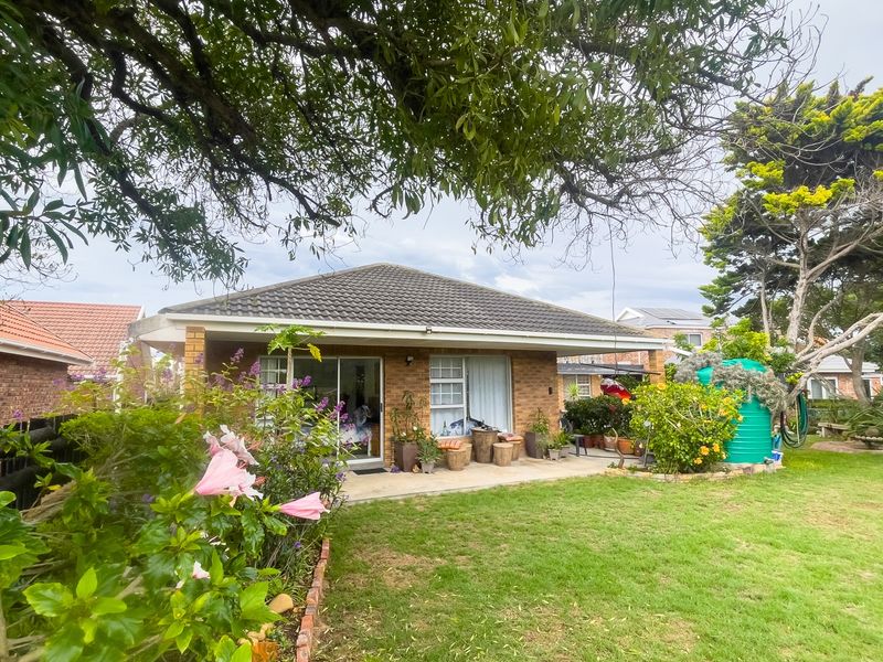 Close to the Beach | Sea Views | Multiple Living Options - Photo 4