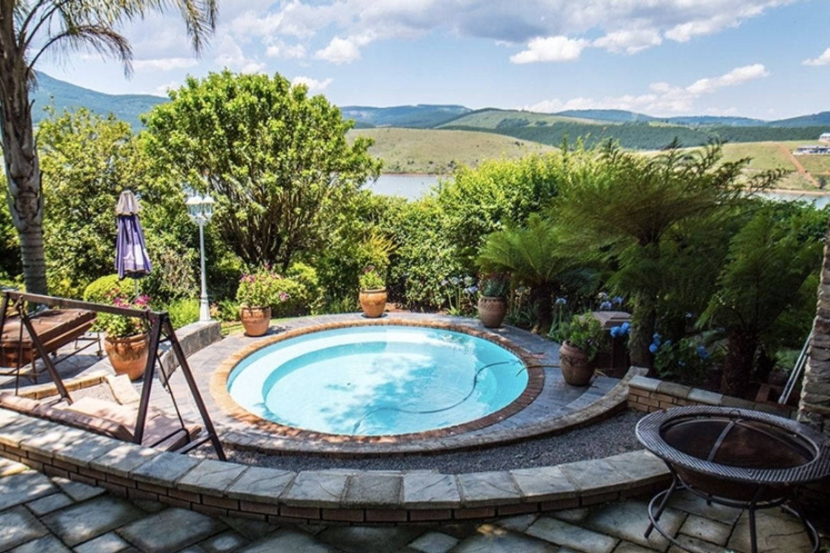 Exclusive Property For Sale With House & 2 Flatlets Overlooking Ebenezer Dam. - Photo 2