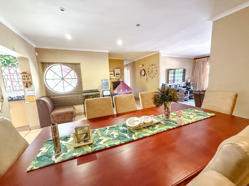 Large, Spacious Simplex in Sought After Complex - Photo 6