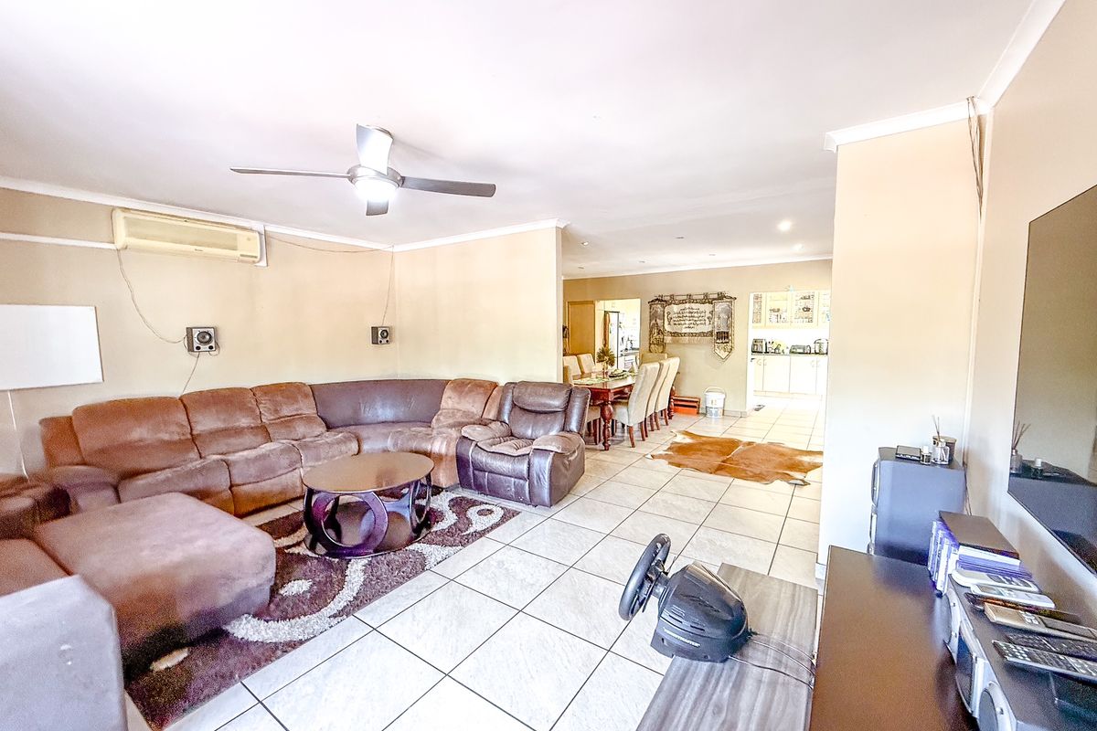 Large, Spacious Simplex in Sought After Complex - Photo 5