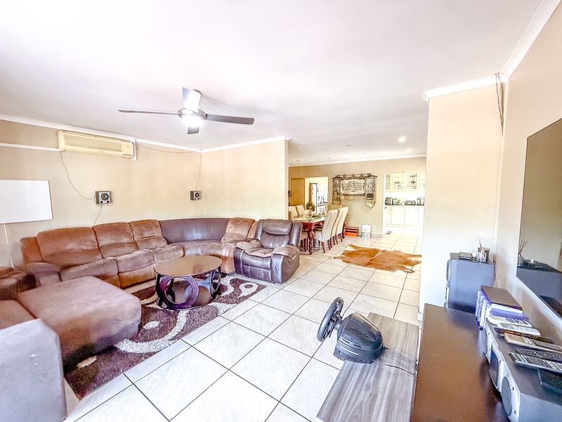 Large, Spacious Simplex in Sought After Complex - Photo 5