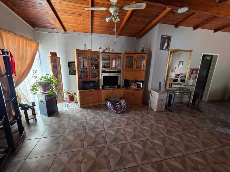 Beautiful House for Sale in Sasolburg – Perfect Business Opportunity! - Photo 2