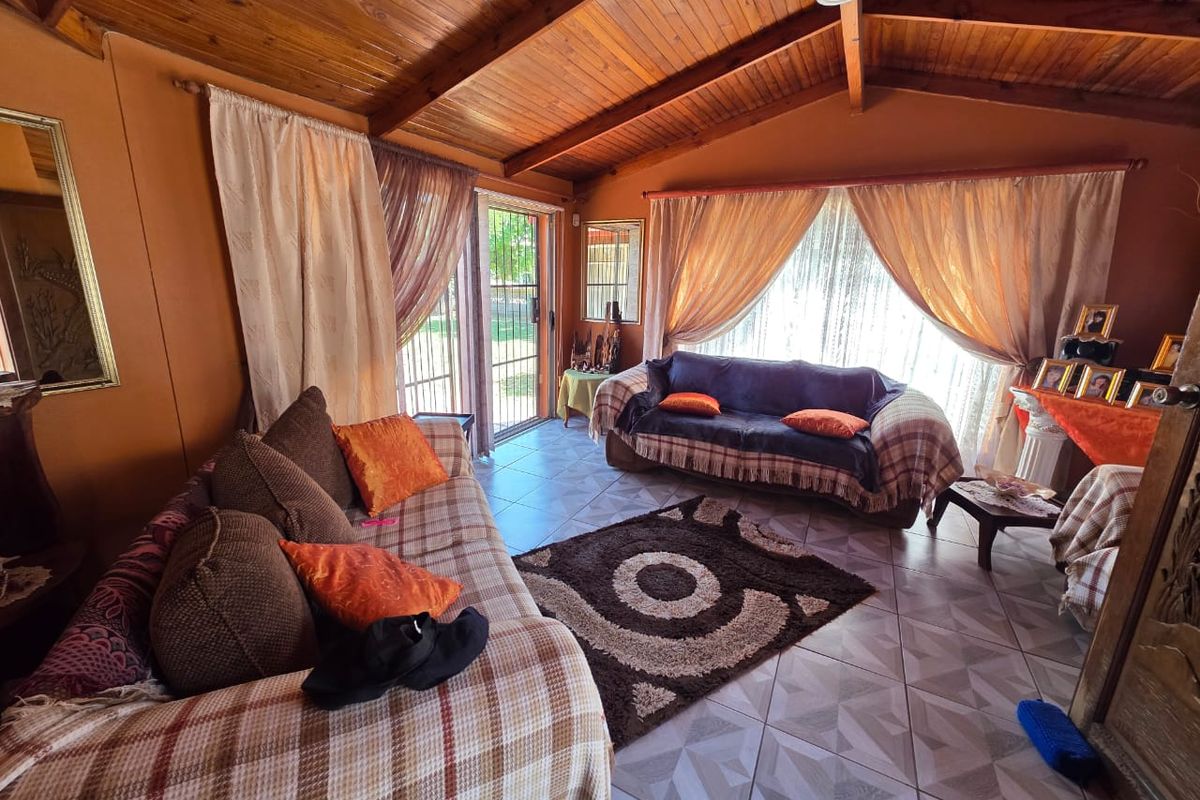 Beautiful House for Sale in Sasolburg – Perfect Business Opportunity! - Photo 3