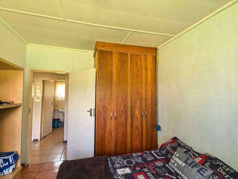 Cozy, move in ready family house for sale in Sasolburg walking distance to schools and CBD area - Photo 10