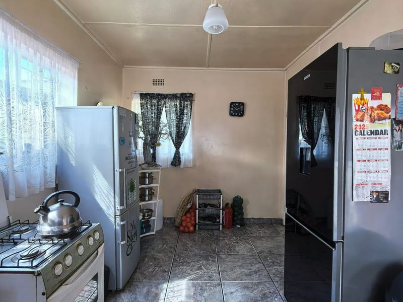Cozy, move in ready family house for sale in Sasolburg walking distance to schools and CBD area - Photo 9
