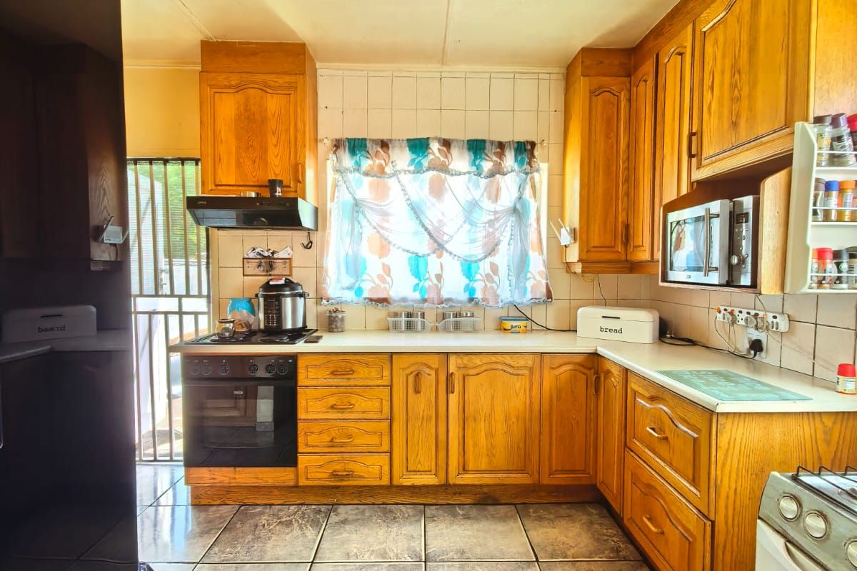 Cozy, move in ready family house for sale in Sasolburg walking distance to schools and CBD area - Photo 5