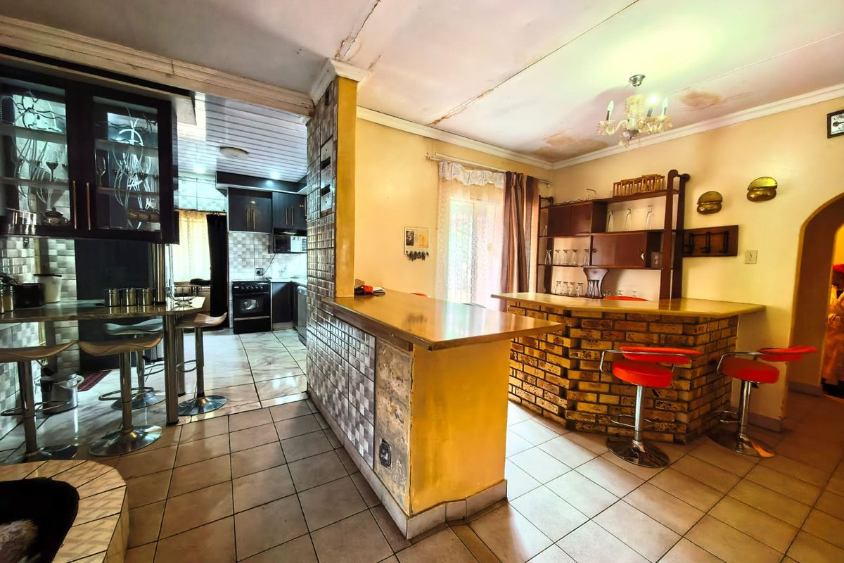 Neat family house for sale in Sasolburg walking distance to schools - Photo 3