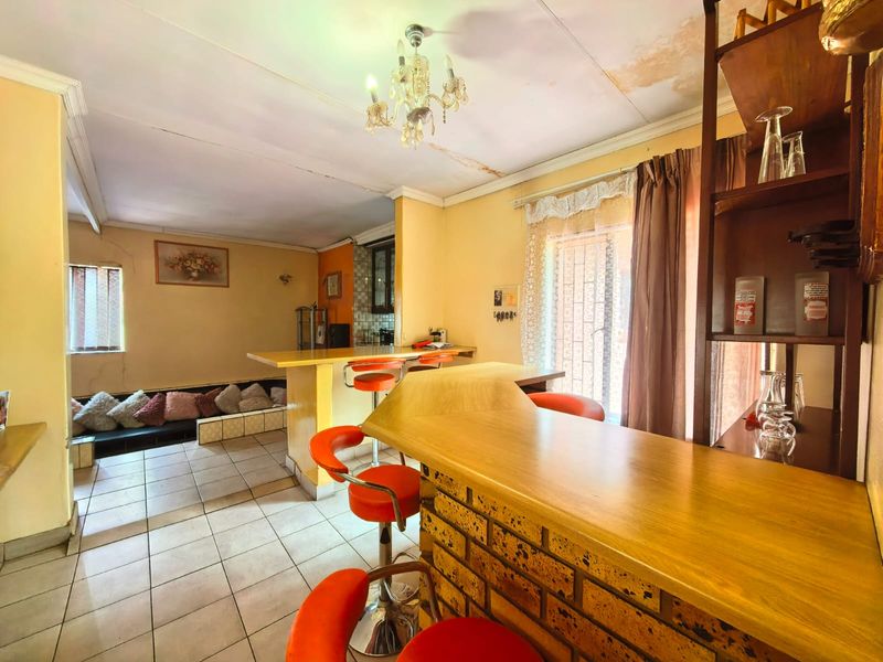 Neat family house for sale in Sasolburg walking distance to schools - Photo 10