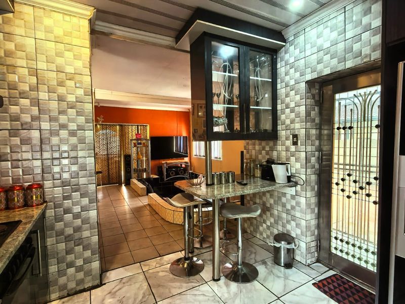 Neat family house for sale in Sasolburg walking distance to schools - Photo 7