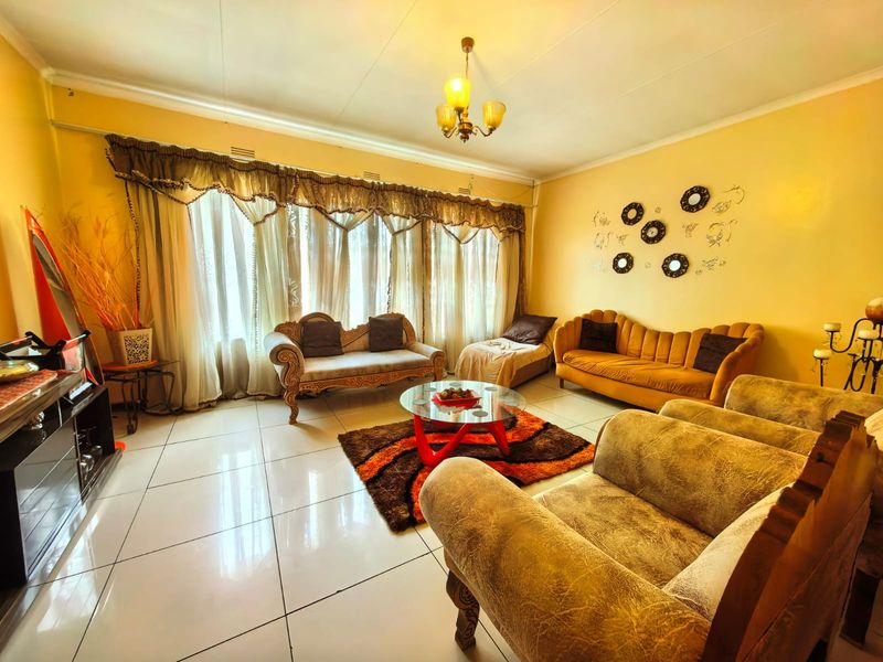 Neat family house for sale in Sasolburg walking distance to schools - Photo 5