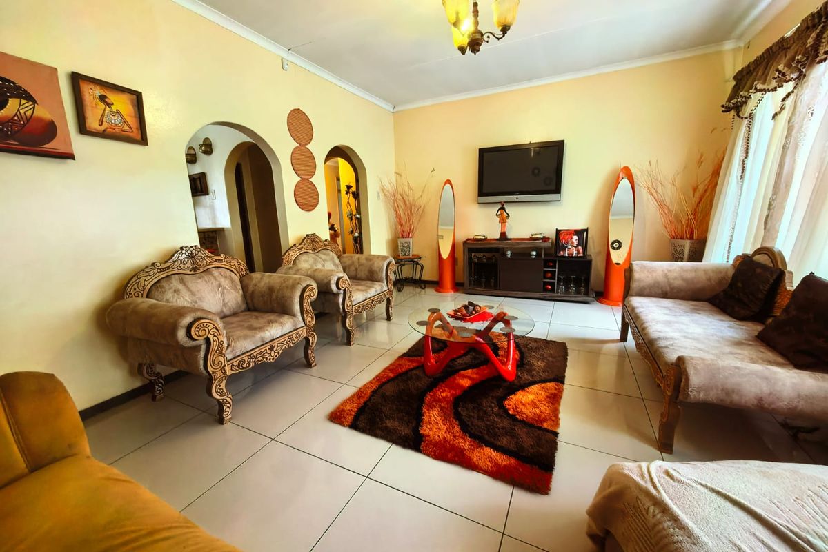 Neat family house for sale in Sasolburg walking distance to schools - Photo 4