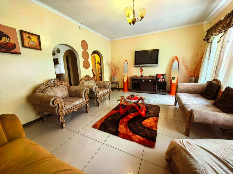 Neat family house for sale in Sasolburg walking distance to schools - Photo 4