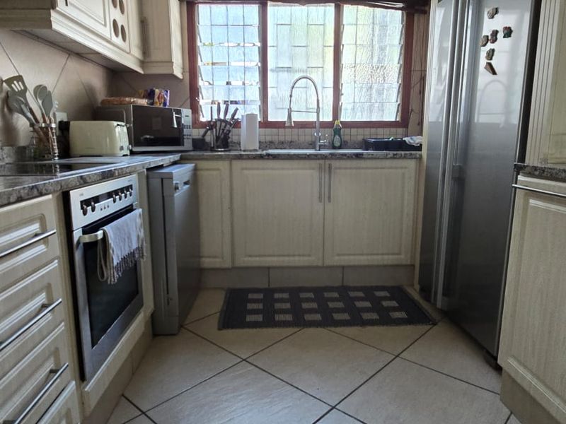 Modern fully furnished Townhouse in Zinkwazi Beach. Renovated, Secure & Ideal for Airbnb - Photo 9