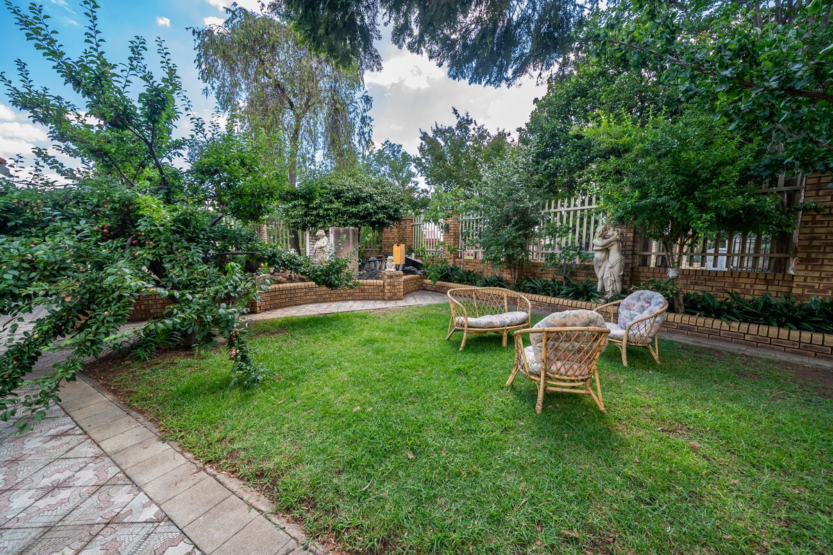 Beautiful Corner Home with Great Potential in Van Dyk Park! - Photo 2