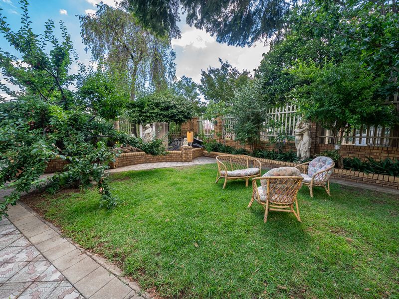 Beautiful Corner Home with Great Potential in Van Dyk Park! - Photo 2