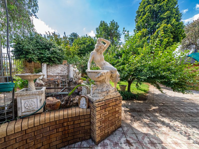 Beautiful Corner Home with Great Potential in Van Dyk Park! - Photo 7