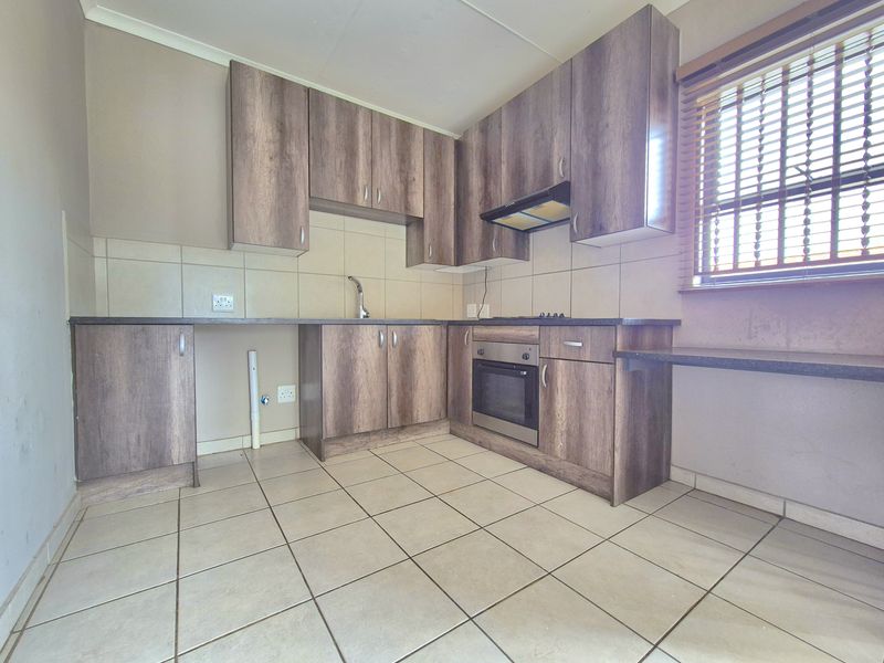 LOVELY APARTMENT FOR SALE NEAR VARIOUS AMENITIES! - Photo 2