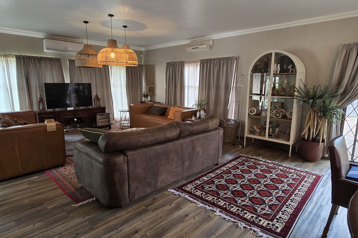 4 Bedroom House for Sale in Welgelegen - Photo 4