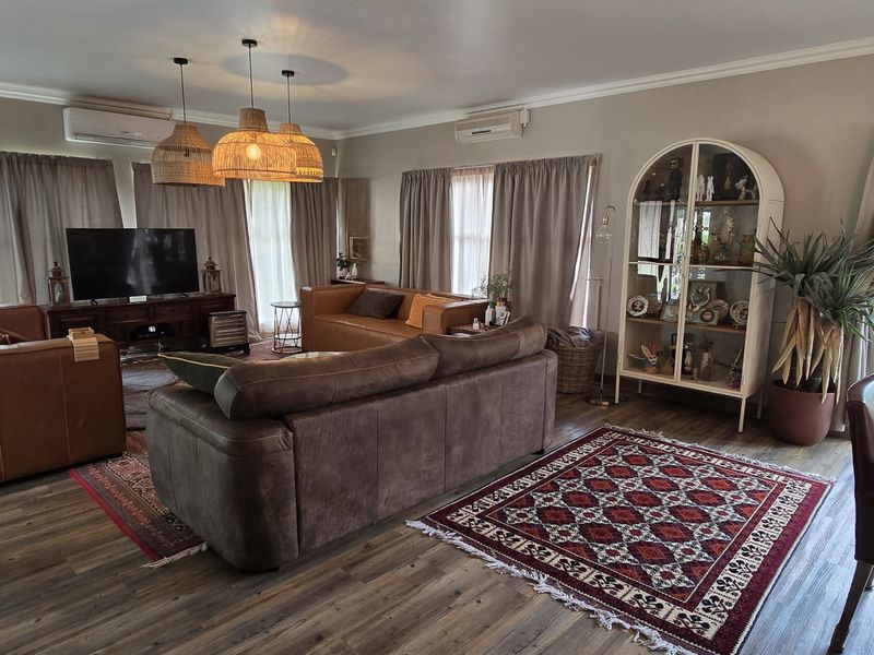 4 Bedroom House for Sale in Welgelegen - Photo 4