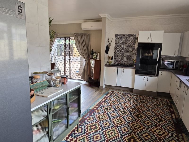 4 Bedroom House for Sale in Welgelegen - Photo 10