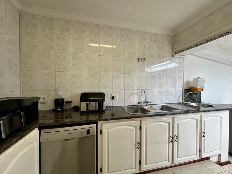 Luxury 5-Bedroom Home Offering Sophisticated Living, Seamless Design, and Premier Indoor–Outdoor Ele - Photo 8