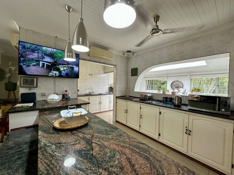 Luxury 5-Bedroom Home Offering Sophisticated Living, Seamless Design, and Premier Indoor–Outdoor Ele - Photo 7