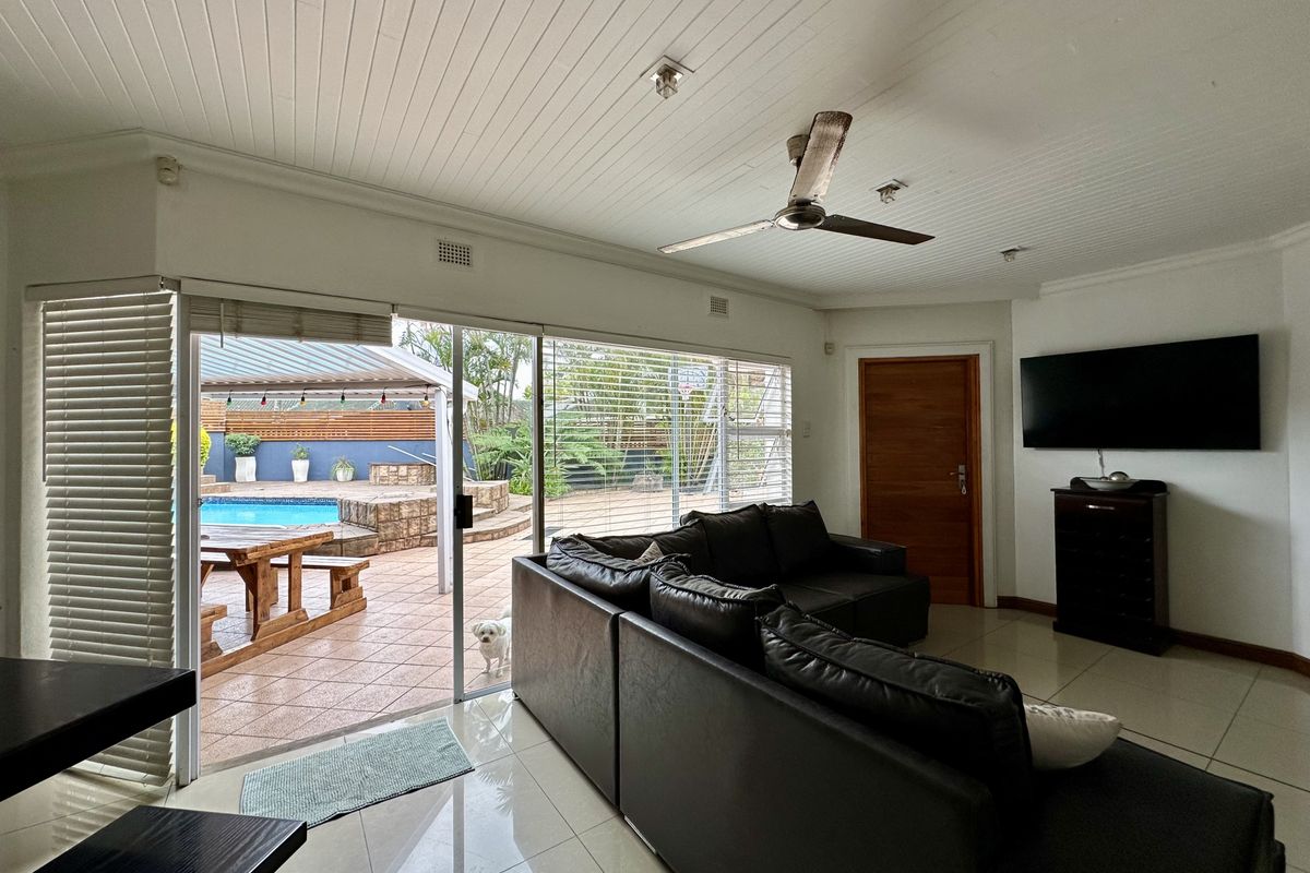 Luxury 5-Bedroom Home Offering Sophisticated Living, Seamless Design, and Premier Indoor–Outdoor Ele - Photo 3