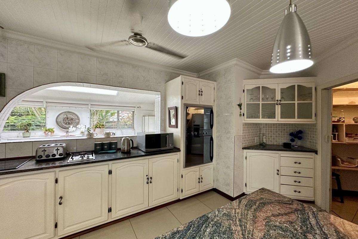 Luxury 5-Bedroom Home Offering Sophisticated Living, Seamless Design, and Premier Indoor–Outdoor Ele - Photo 2