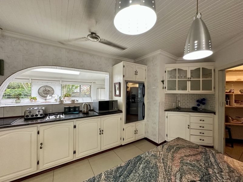 Luxury 5-Bedroom Home Offering Sophisticated Living, Seamless Design, and Premier Indoor–Outdoor Ele - Photo 2