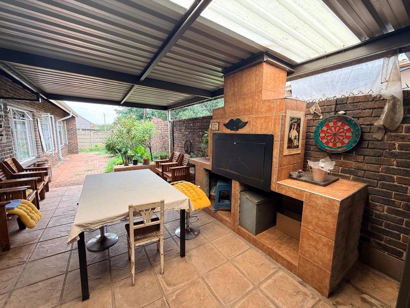 Beautiful 3-Bedroom Townhouse for Sale. - Photo 3