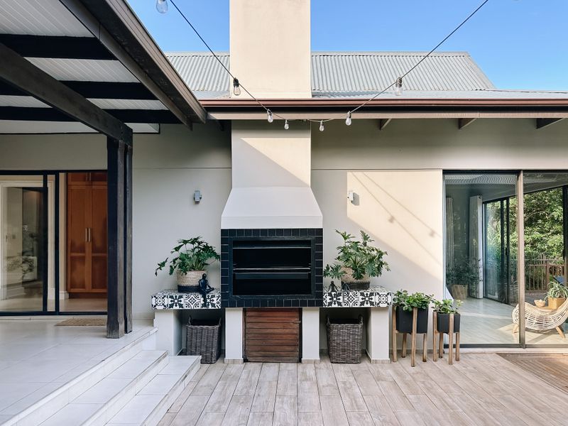 Luxurious 4-Bedroom Home in Simbithi Eco Estate with Pool, Flatlet & Scenic Greenbelt Views - Photo 5