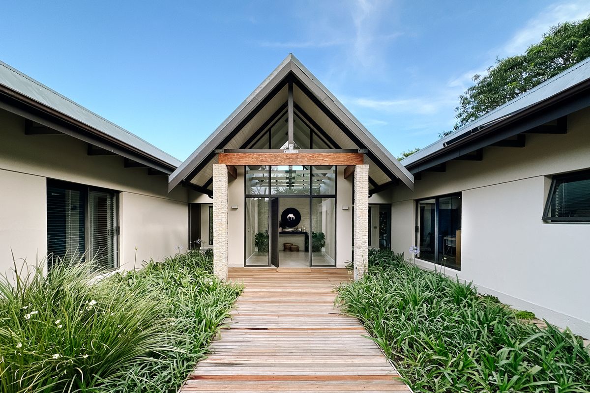 Luxurious 4-Bedroom Home in Simbithi Eco Estate with Pool, Flatlet & Scenic Greenbelt Views - Photo 4