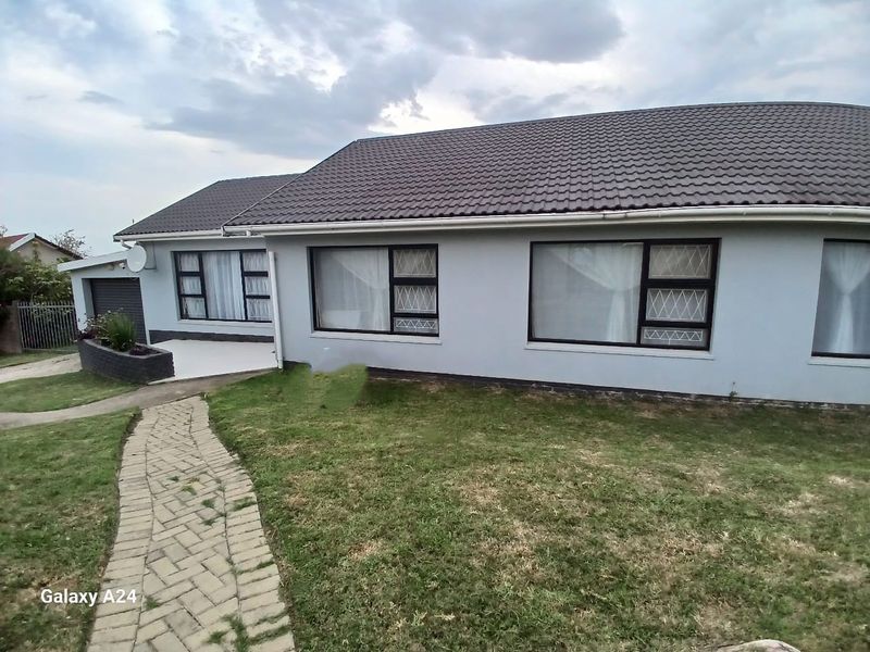 Spacious 3 Bedroom 2 Bathroom House in Haven Hills - Photo 1
