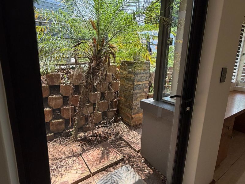 Stylish Single-Level Home To Rent in Simbithi Eco Estate - Photo 9