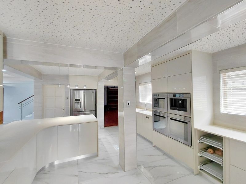 Elegant 4 Bedroom Double-Storey in Prestigious Estate - Photo 10