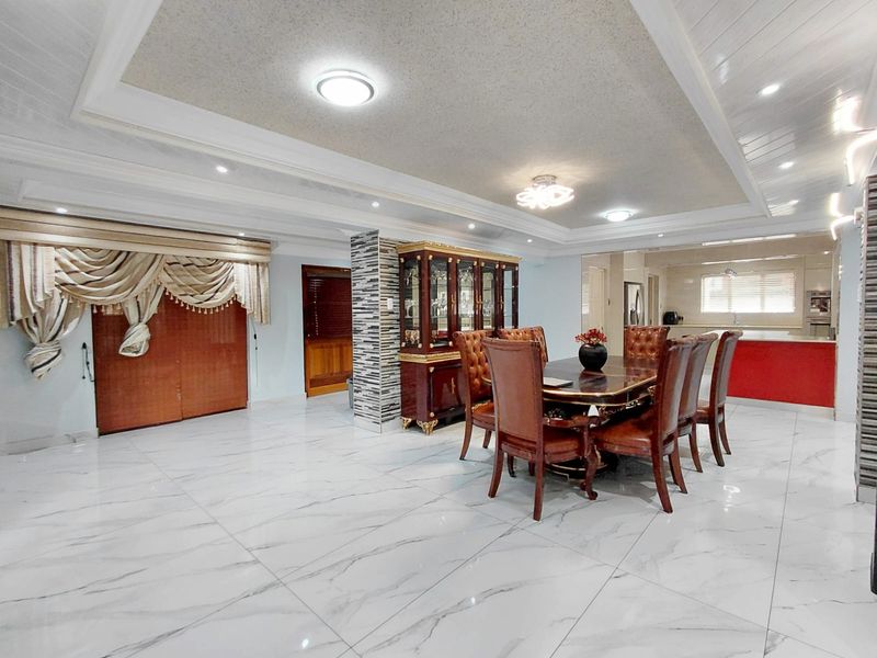 Elegant 4 Bedroom Double-Storey in Prestigious Estate - Photo 8