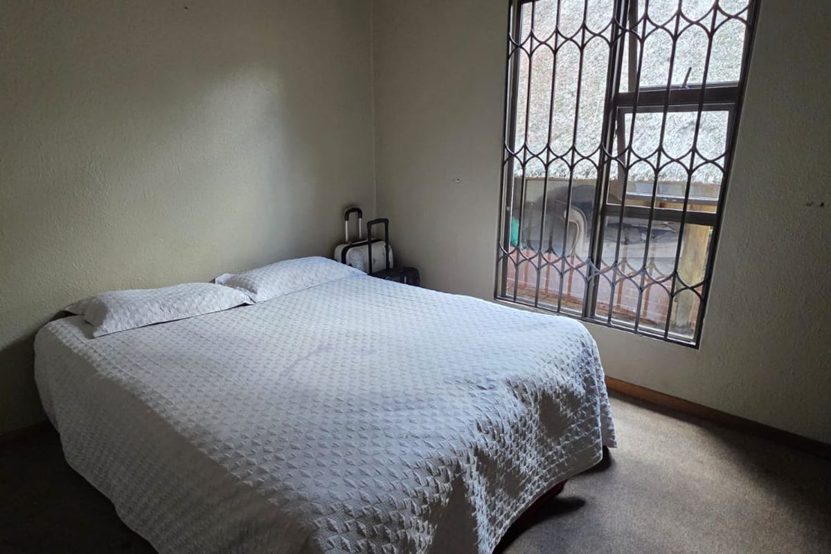 Immaculate 4-Bedroom Sectional Title Townhouse – Prime SE10 Location | A True Investment Opportunity - Photo 4